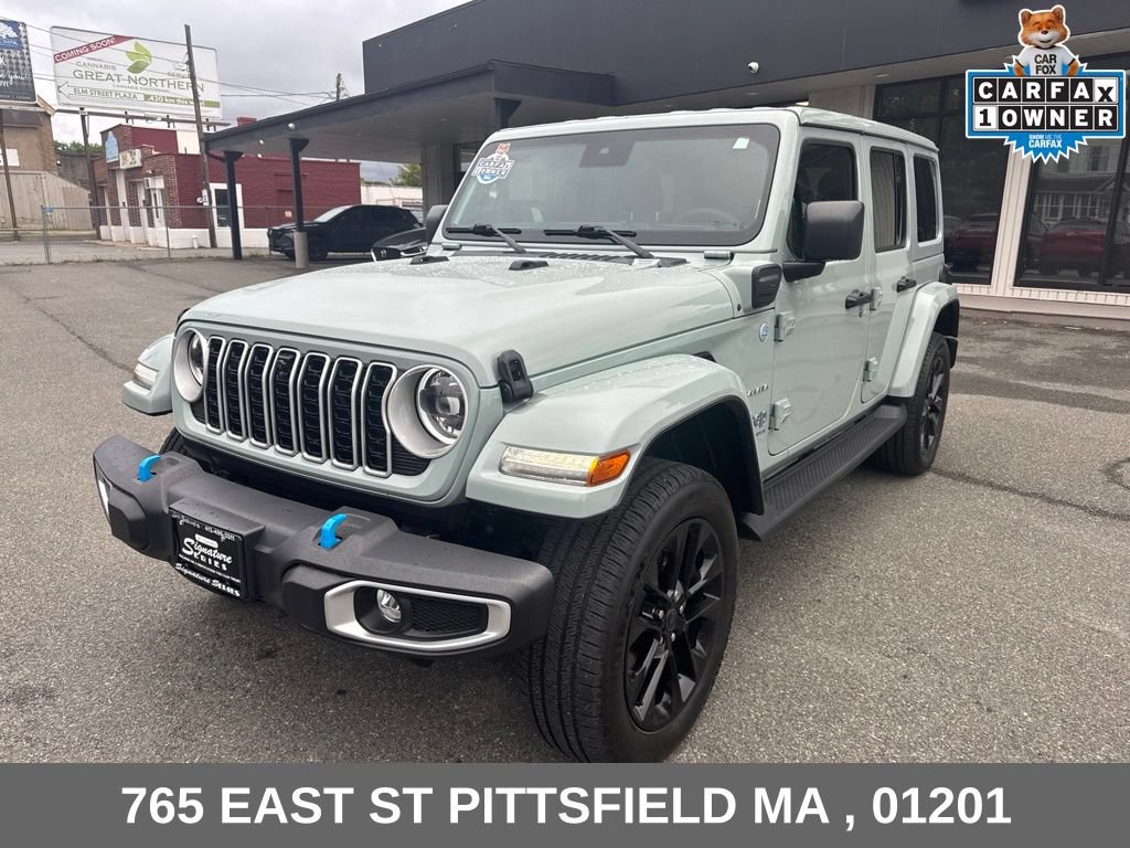 Used 2024 Jeep Wrangler Unlimited Sahara w/ Technology Group AWD/4WD image 3