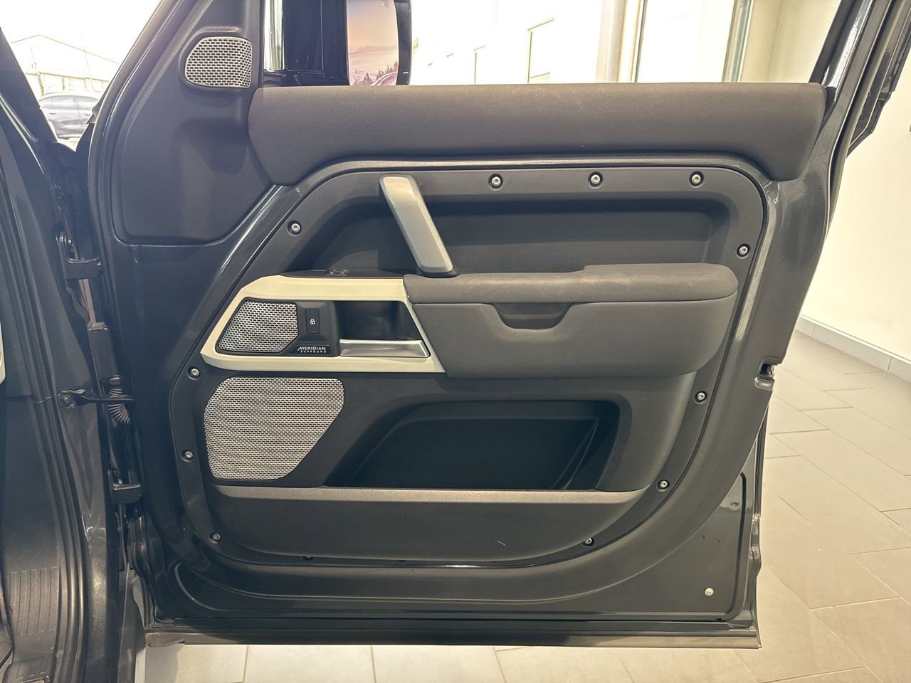 Used 2023 Land Rover Defender 130 X-Dynamic SE AWD/4WD image 58