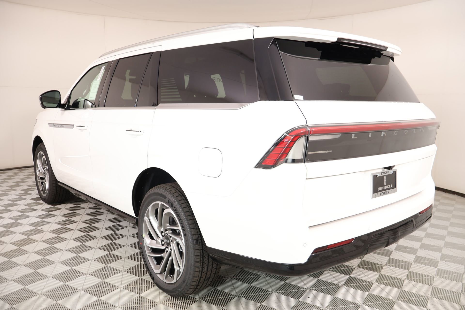 New 2026 Lincoln Navigator Reserve image 25