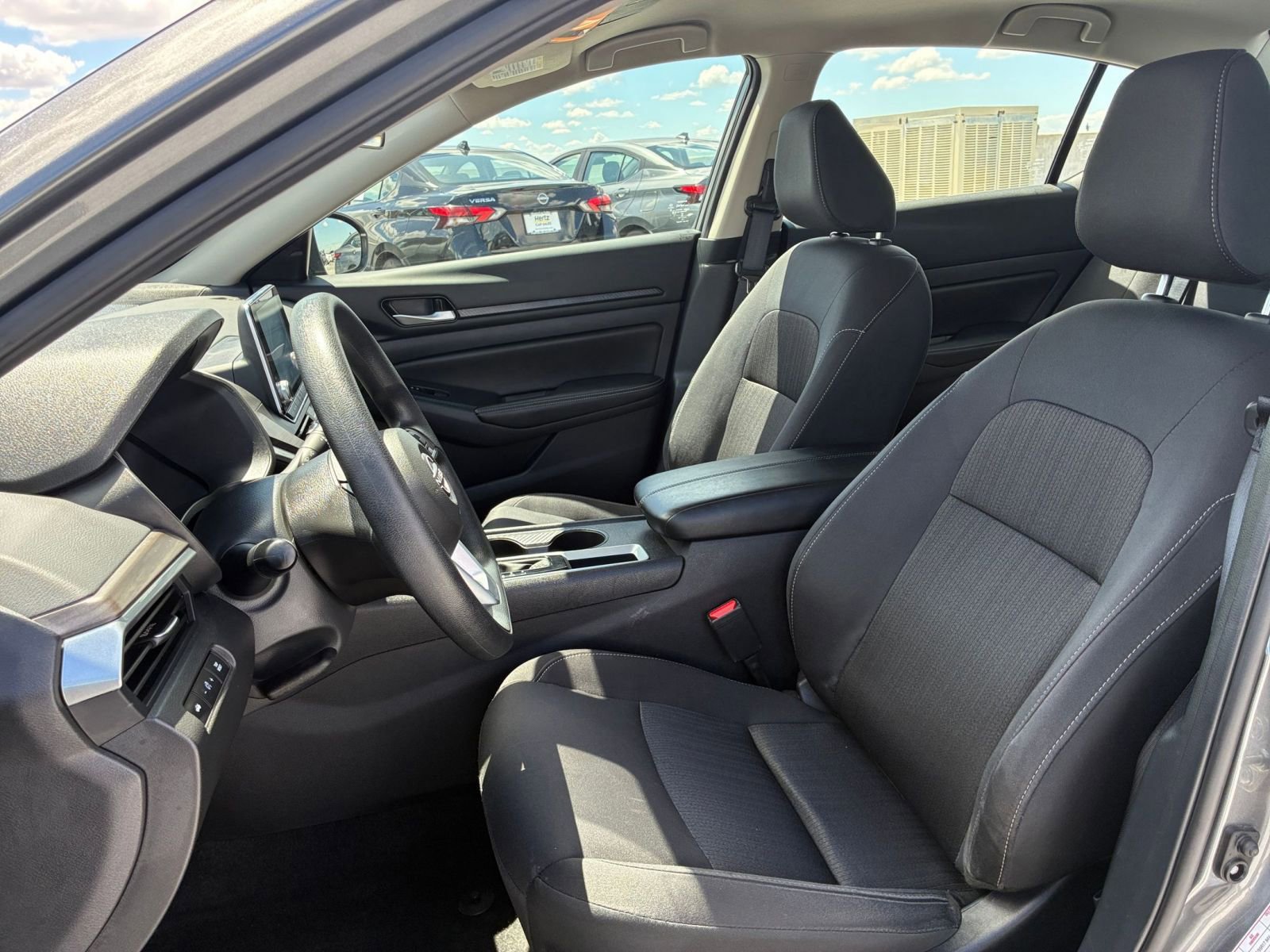 Used 2025 Nissan Altima 2.5 SV FWD image 27