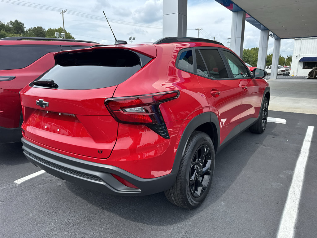 New 2026 Chevrolet Trax LT w/ Midnight Edition FWD image 4
