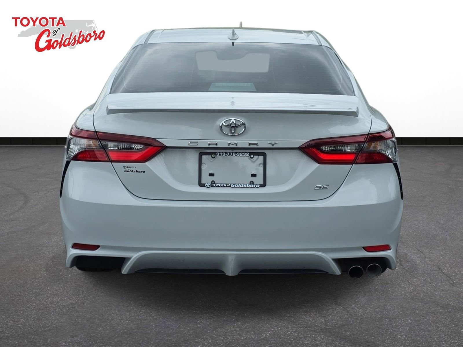Used 2024 Toyota Camry SE w/ Convenience Package FWD image 6
