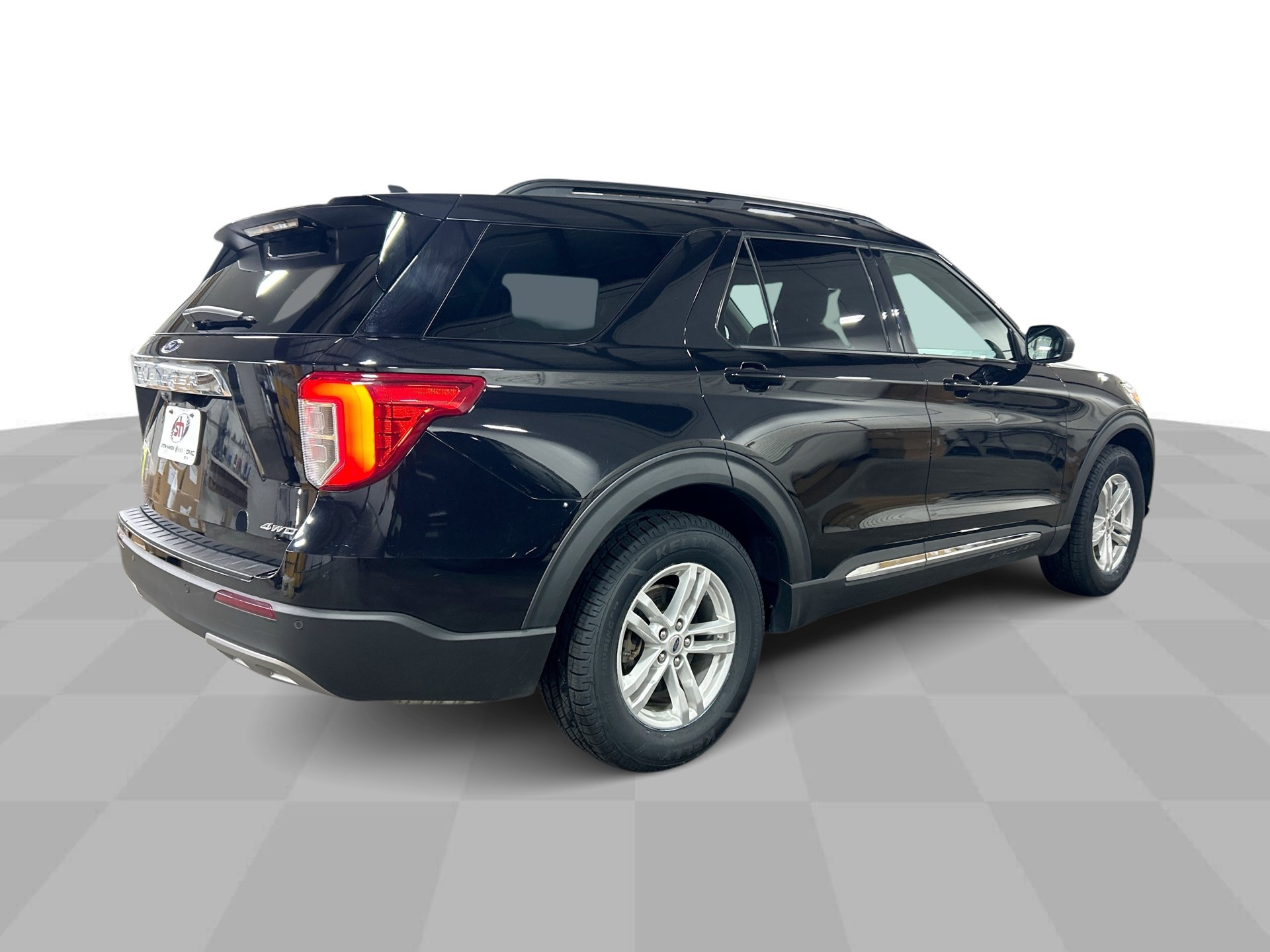 Used 2021 Ford Explorer XLT w/ Equipment Group 202A AWD/4WD image 9