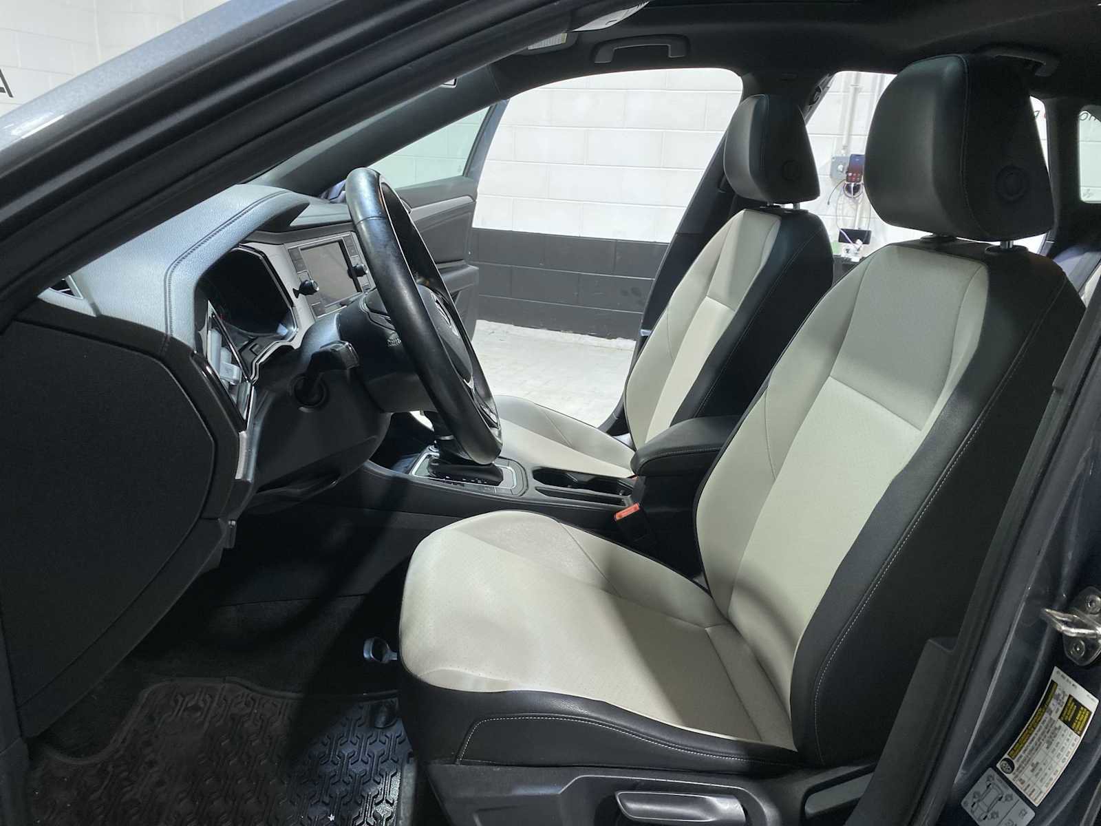Used 2019 Volkswagen Jetta R-Line w/ R-Line Cold Weather Package FWD image 11