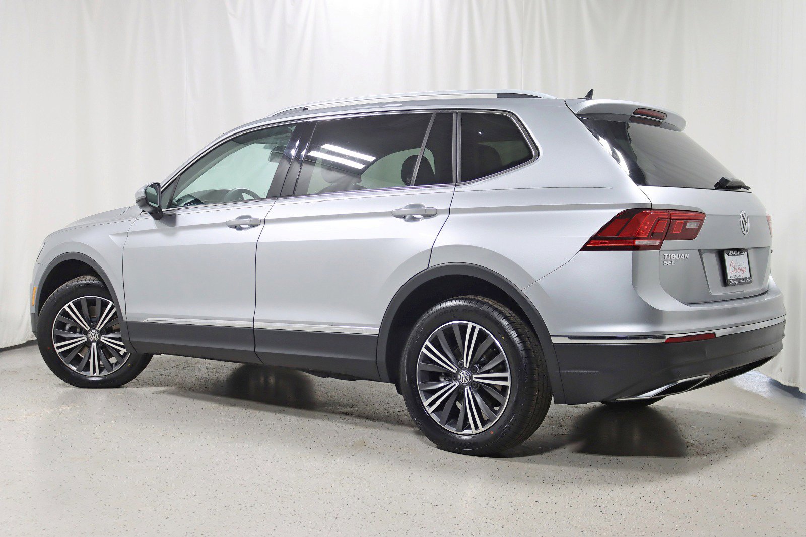 Used 2019 Volkswagen Tiguan SEL w/ 3rd Row Seat Package AWD/4WD image 9