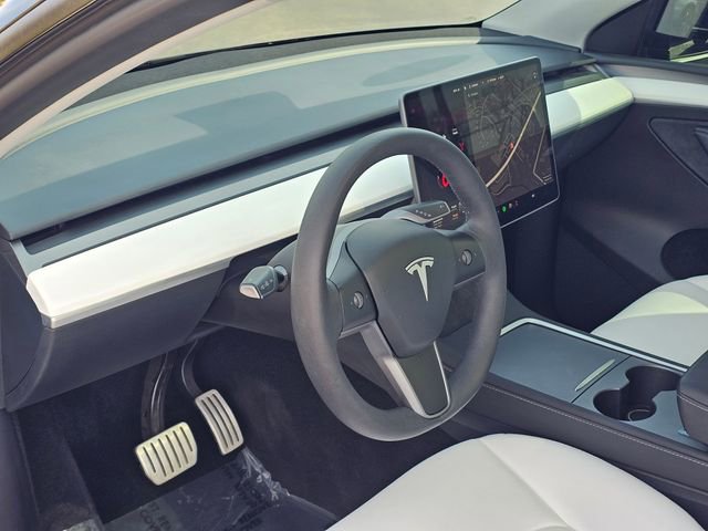 Used 2024 Tesla Model Y Performance image 14