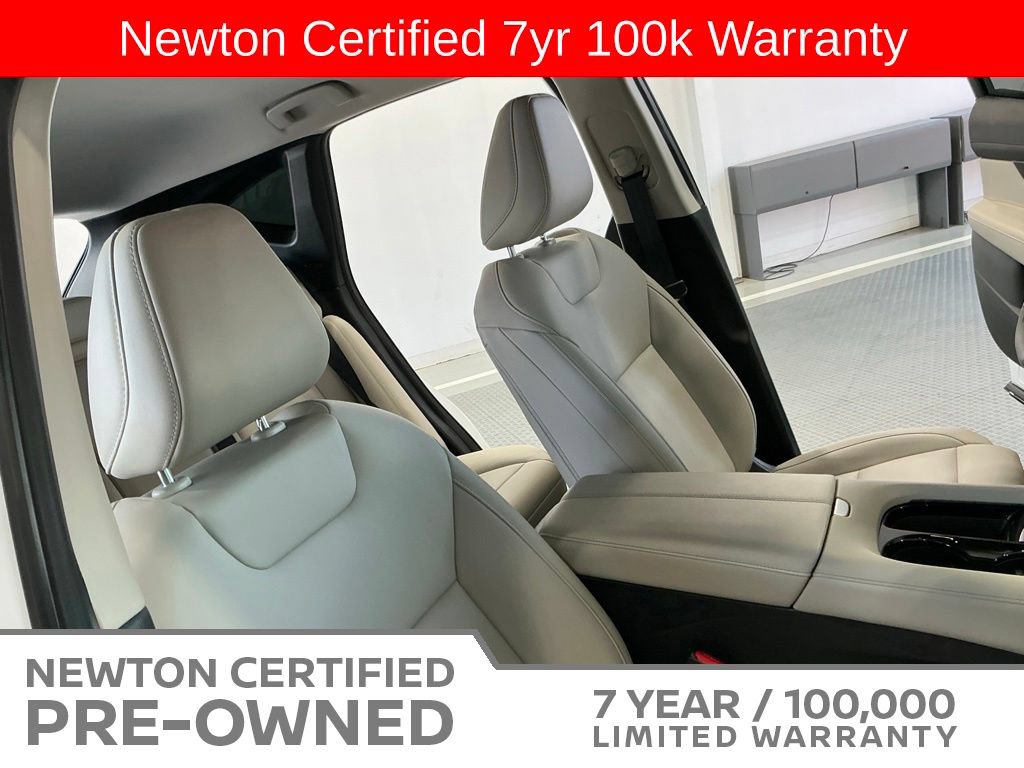 Used 2025 Nissan Murano SV AWD/4WD image 16