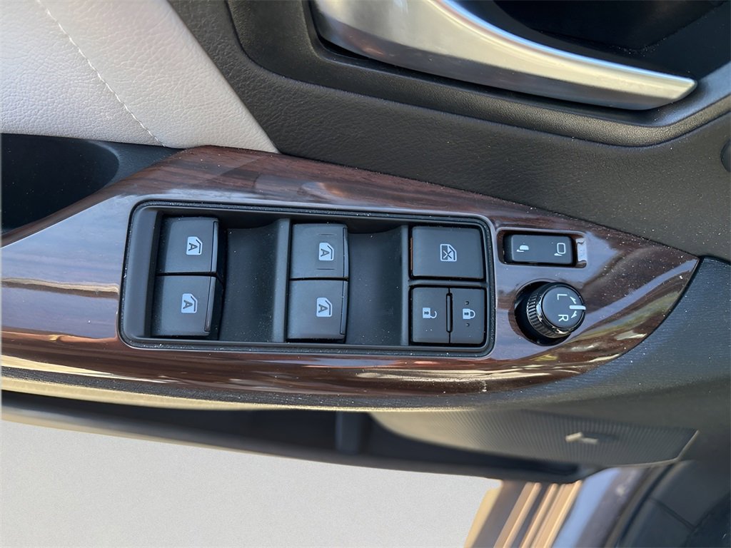 Used 2020 Toyota Sienna Limited Premium image 13