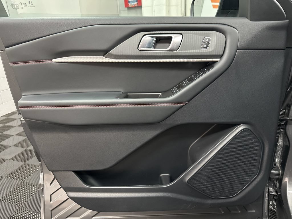 Used 2025 Ford Explorer ST-Line AWD/4WD image 18