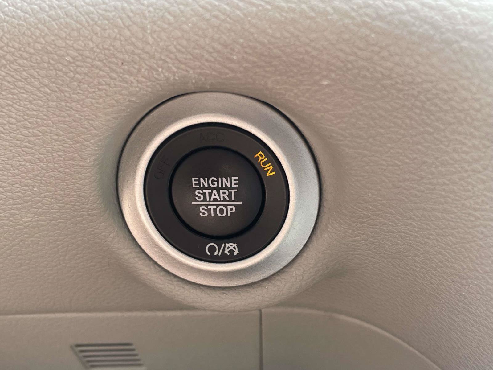 Used 2024 Chrysler Pacifica Touring-L FWD image 19