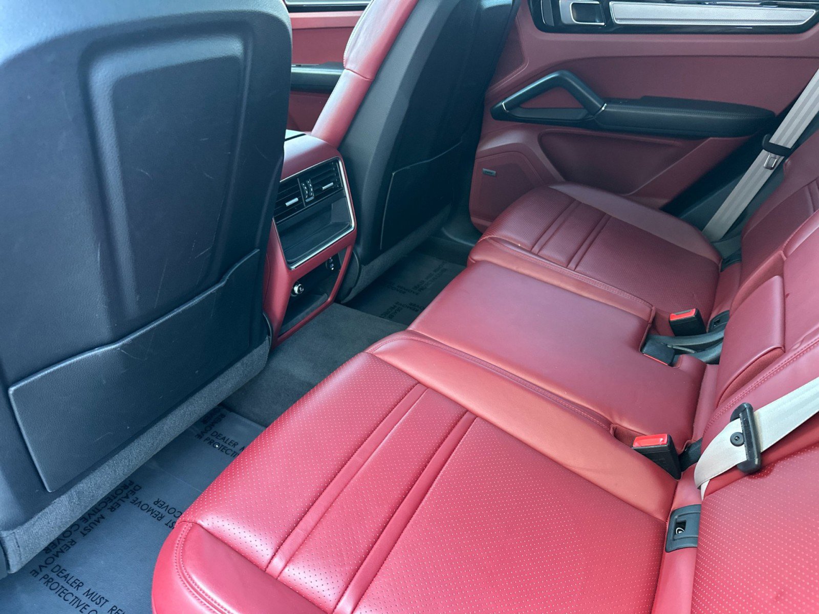 Certified 2022 Porsche Cayenne Platinum Edition image 13