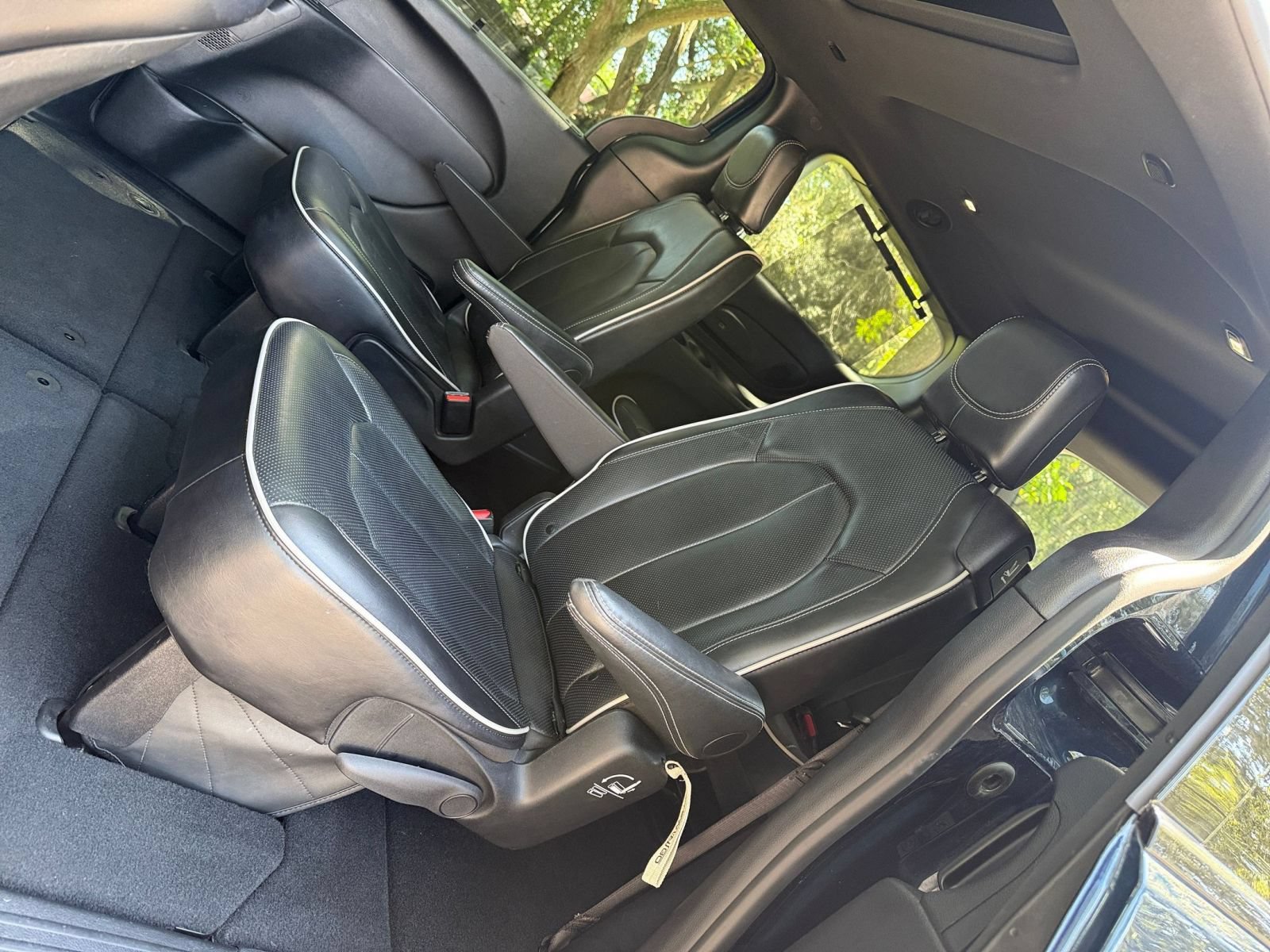Used 2025 Chrysler Pacifica Limited FWD image 25
