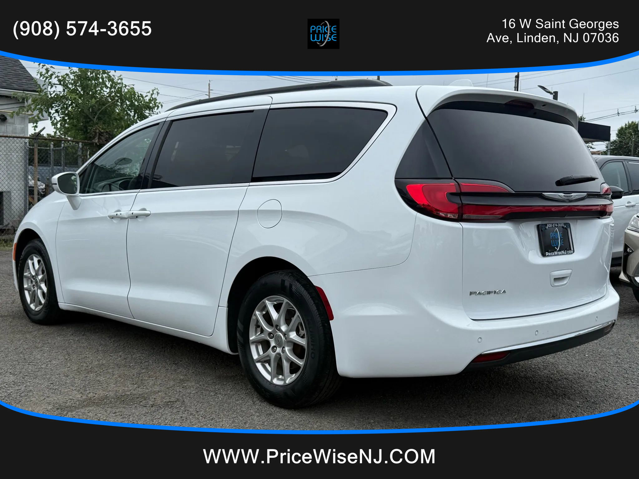 Used 2022 Chrysler Pacifica Touring-L image 4