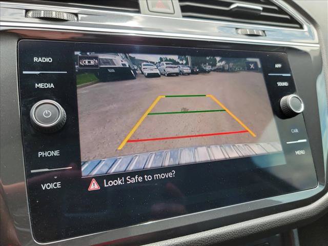 Used 2024 Volkswagen Tiguan SE w/ Panoramic Sunroof Package FWD image 21