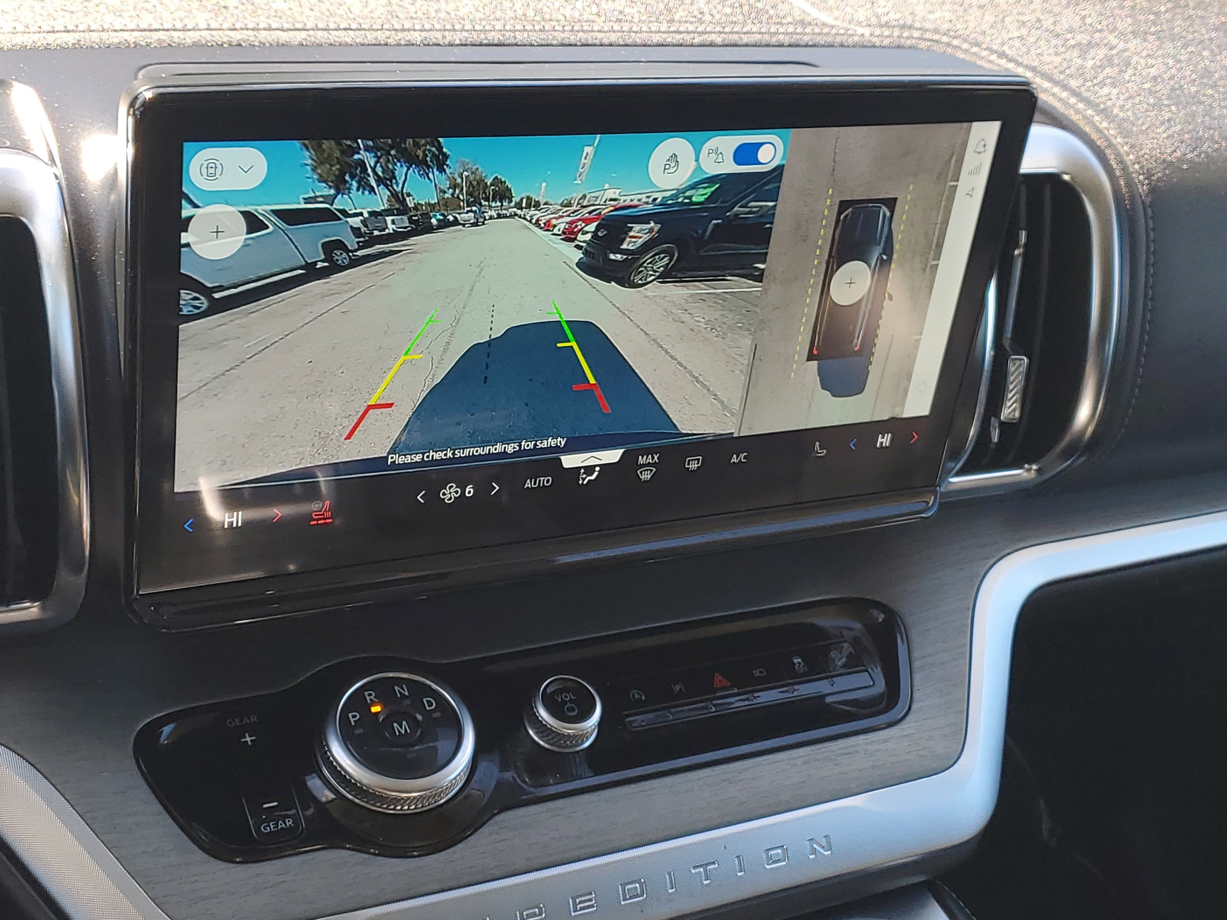 Certified 2025 Ford Expedition Platinum image 28