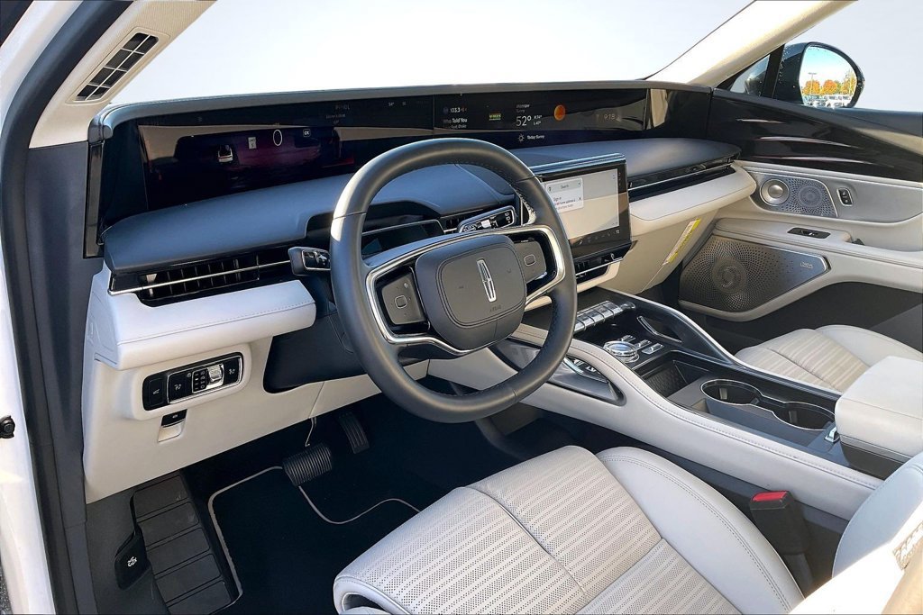 Used 2026 Lincoln Nautilus Reserve AWD/4WD image 18
