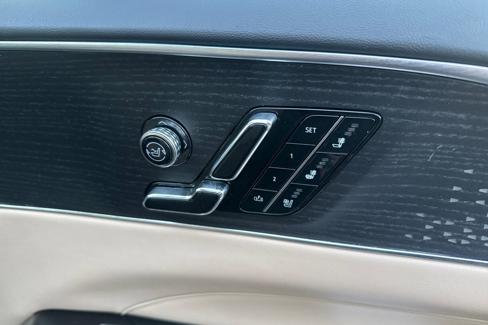 Certified 2025 Cadillac Lyriq Luxury w/ Nappa Leather Package image 22