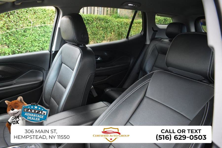 Used 2023 GMC Terrain SLT image 32