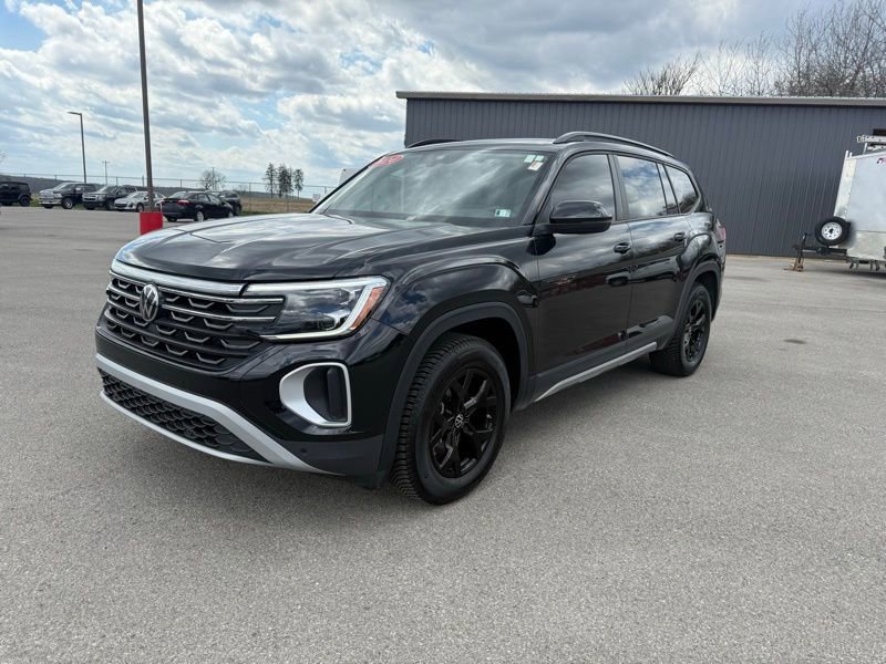 Used 2024 Volkswagen Atlas Peak Edition SEL image 3