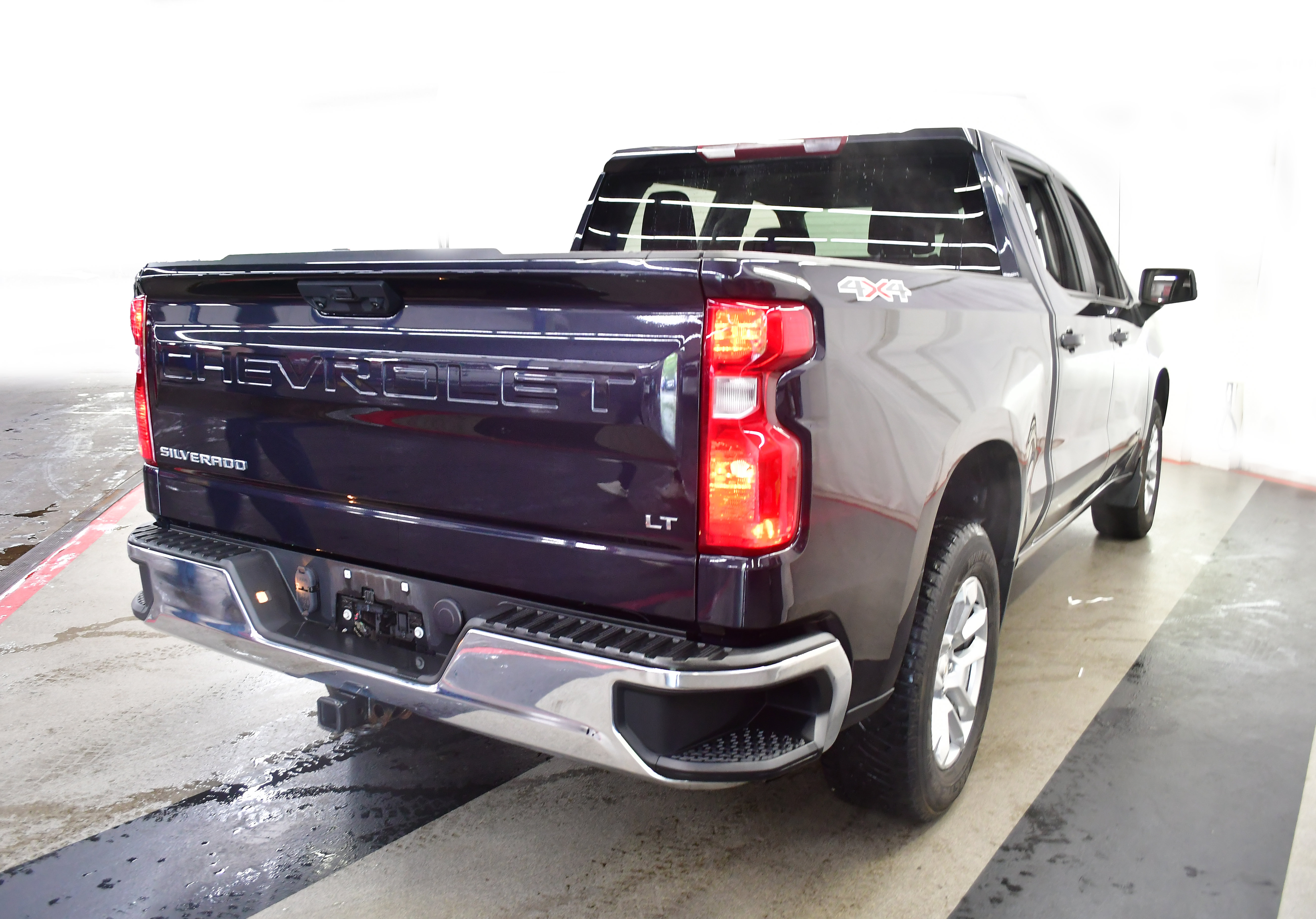 Used 2022 Chevrolet Silverado 1500 LT AWD/4WD image 7