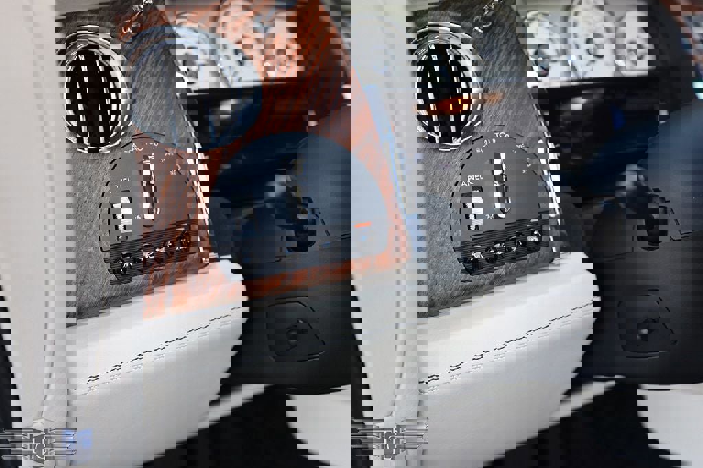 Used 2017 Rolls-Royce Dawn Convertible image 32