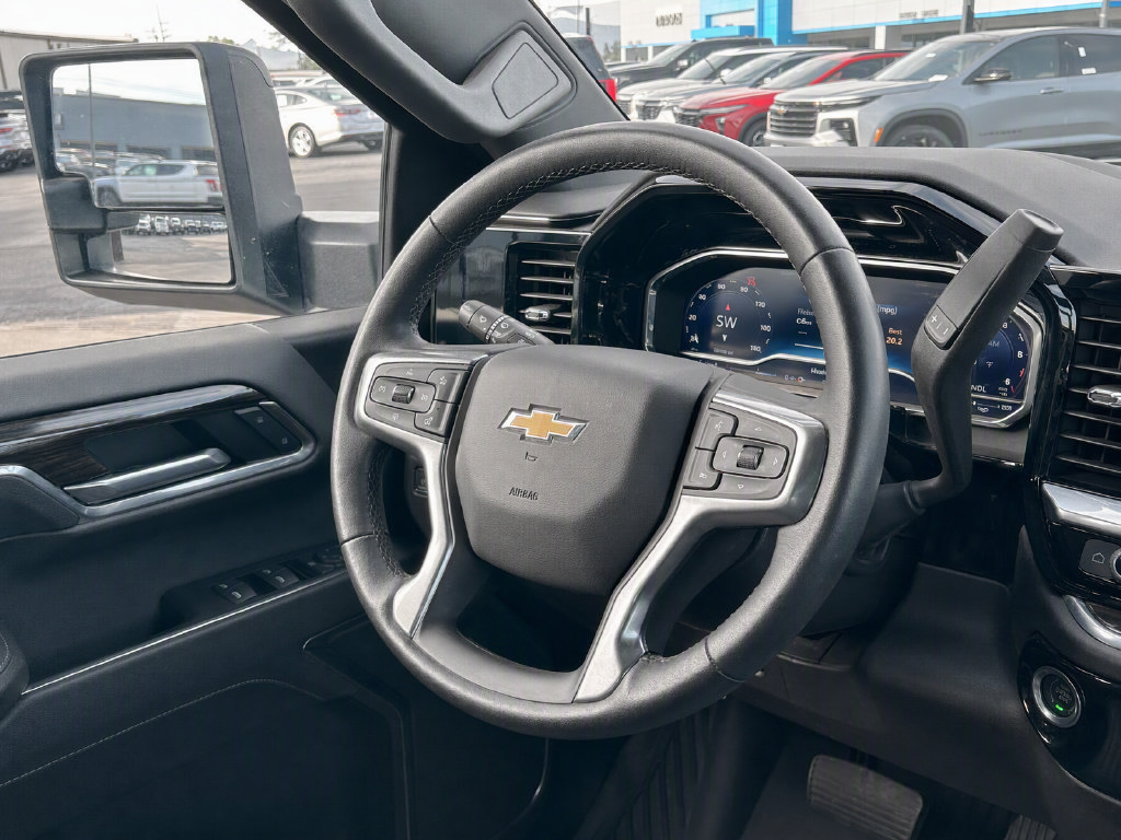 Used 2022 Chevrolet Silverado 1500 LT AWD/4WD image 18