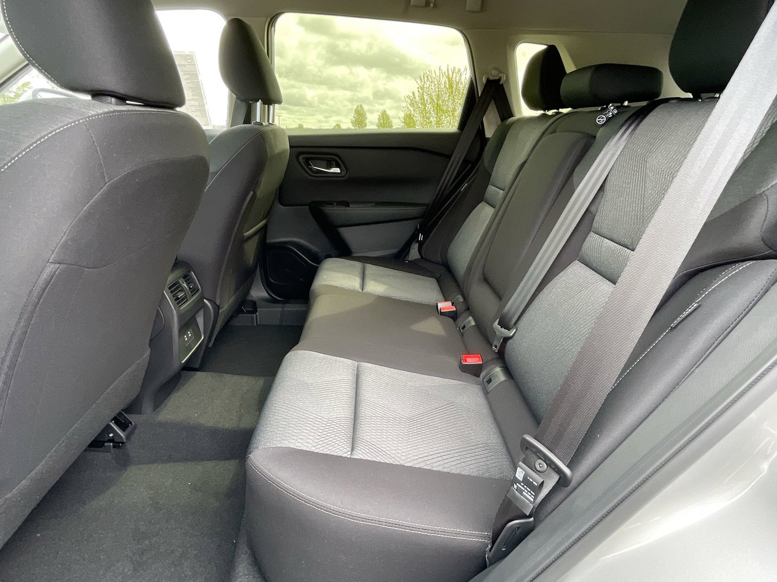 Used 2024 Nissan Rogue SV AWD/4WD image 23