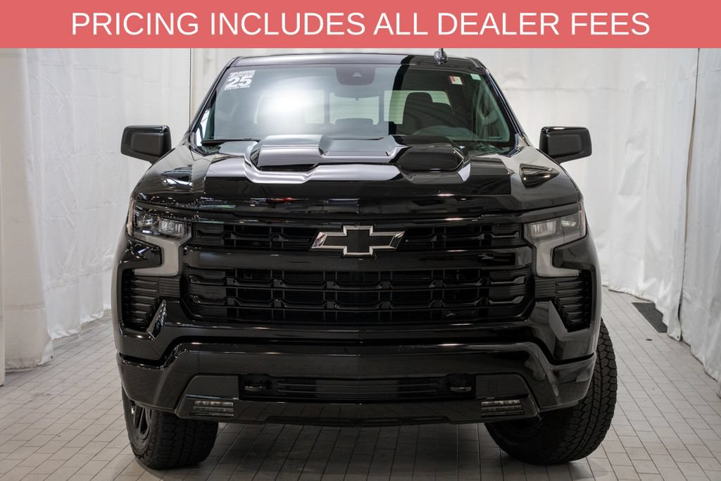 Used 2025 Chevrolet Silverado 1500 LT Trail Boss w/ Convenience Package II AWD/4WD image 2