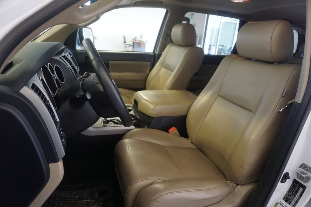 Used 2017 Toyota Sequoia SR5 w/ Premium Package AWD/4WD image 19