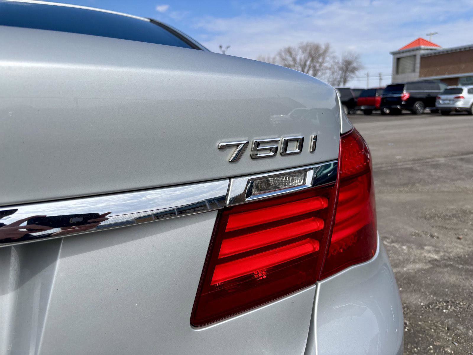 Used 2014 BMW 750i xDrive image 14