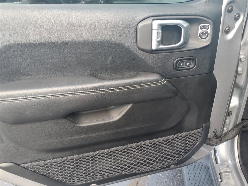 Used 2018 Jeep Wrangler Unlimited Sahara image 11