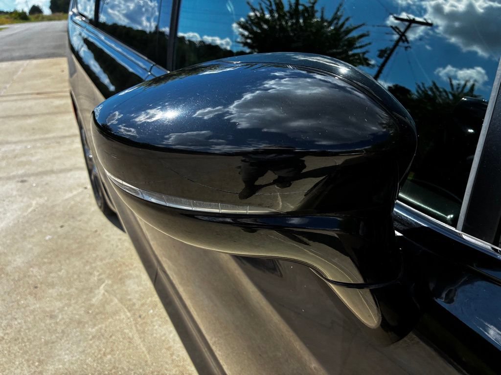 Used 2025 Chrysler Pacifica Limited FWD image 4