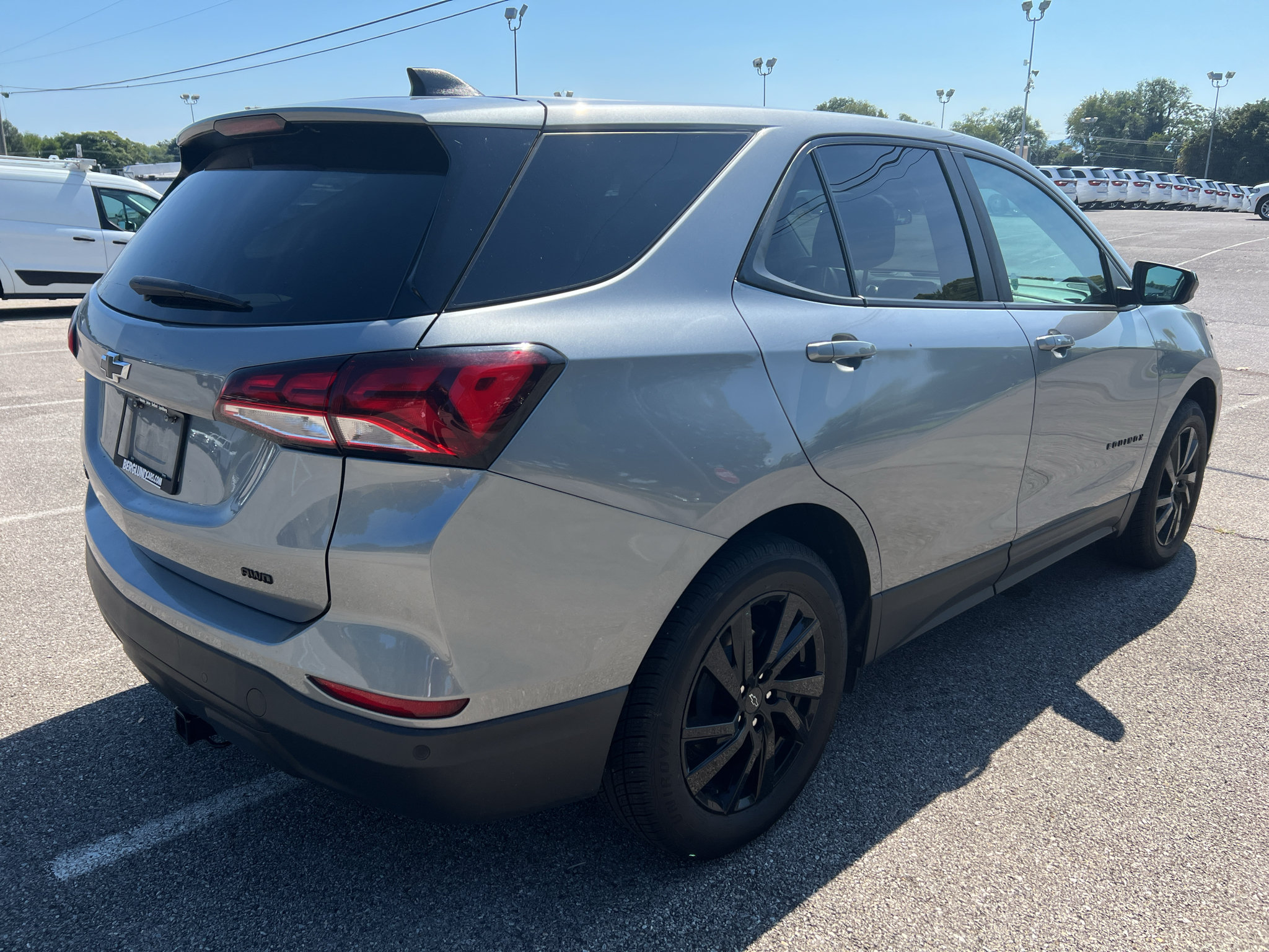 Used 2023 Chevrolet Equinox LS w/ LS Convenience Package AWD/4WD image 3