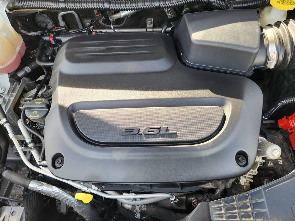 Used 2023 Chrysler Voyager LX image 32