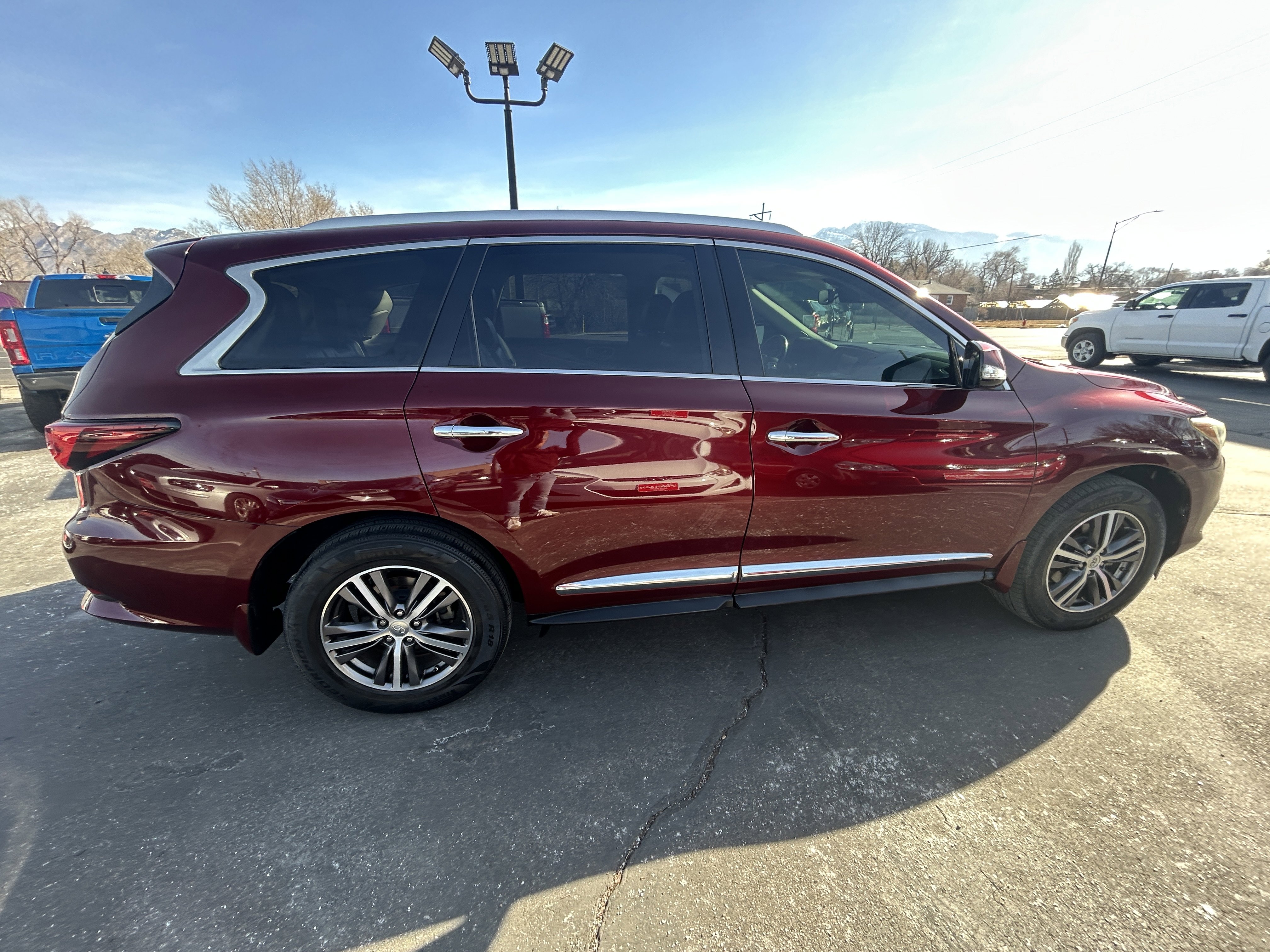 Used 2019 INFINITI QX60 Luxe w/ Essential Package image 5