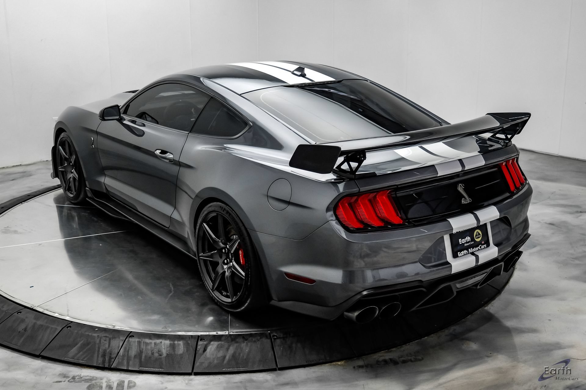Used 2021 Ford Mustang Shelby GT500 w/ Carbon Fiber Track Pack RWD image 14