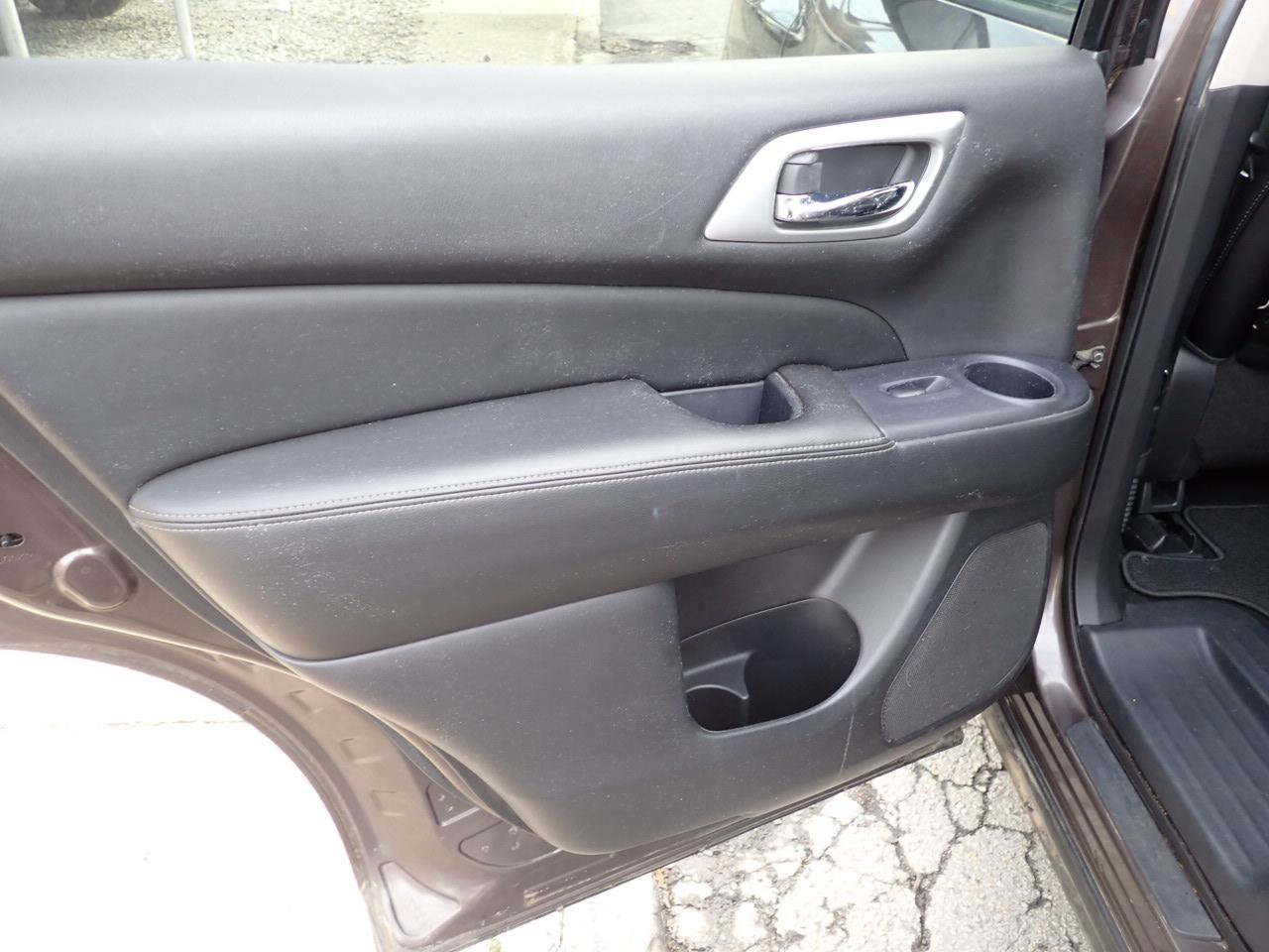 Used 2015 Nissan Pathfinder Platinum w/ Family Entertainment Package image 27