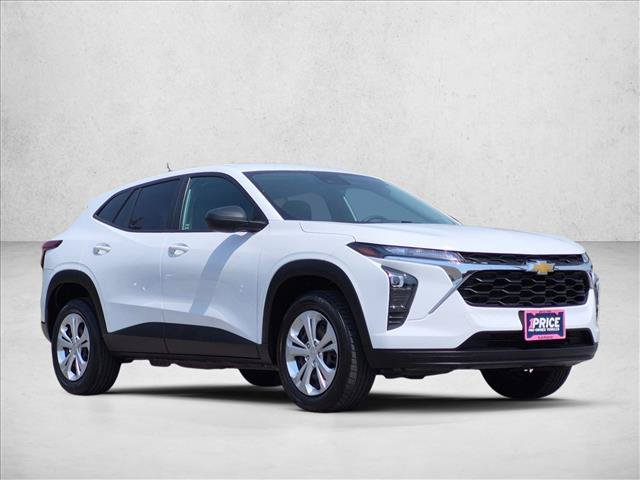 Used 2024 Chevrolet Trax LS w/ Driver Confidence Package FWD image 3