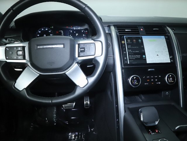 Used 2025 Land Rover Discovery Dynamic SE AWD/4WD image 15