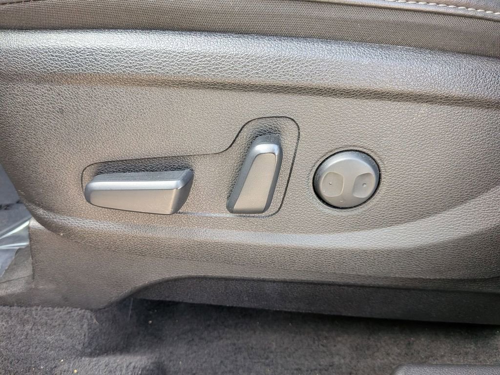 Used 2025 Kia Telluride S FWD image 14