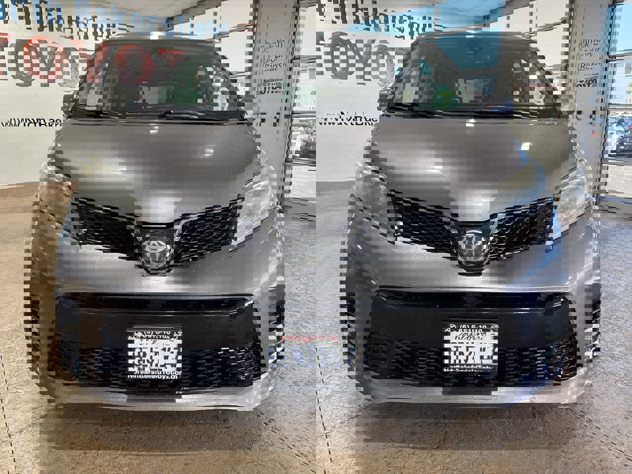 Used 2018 Toyota Sienna SE image 5