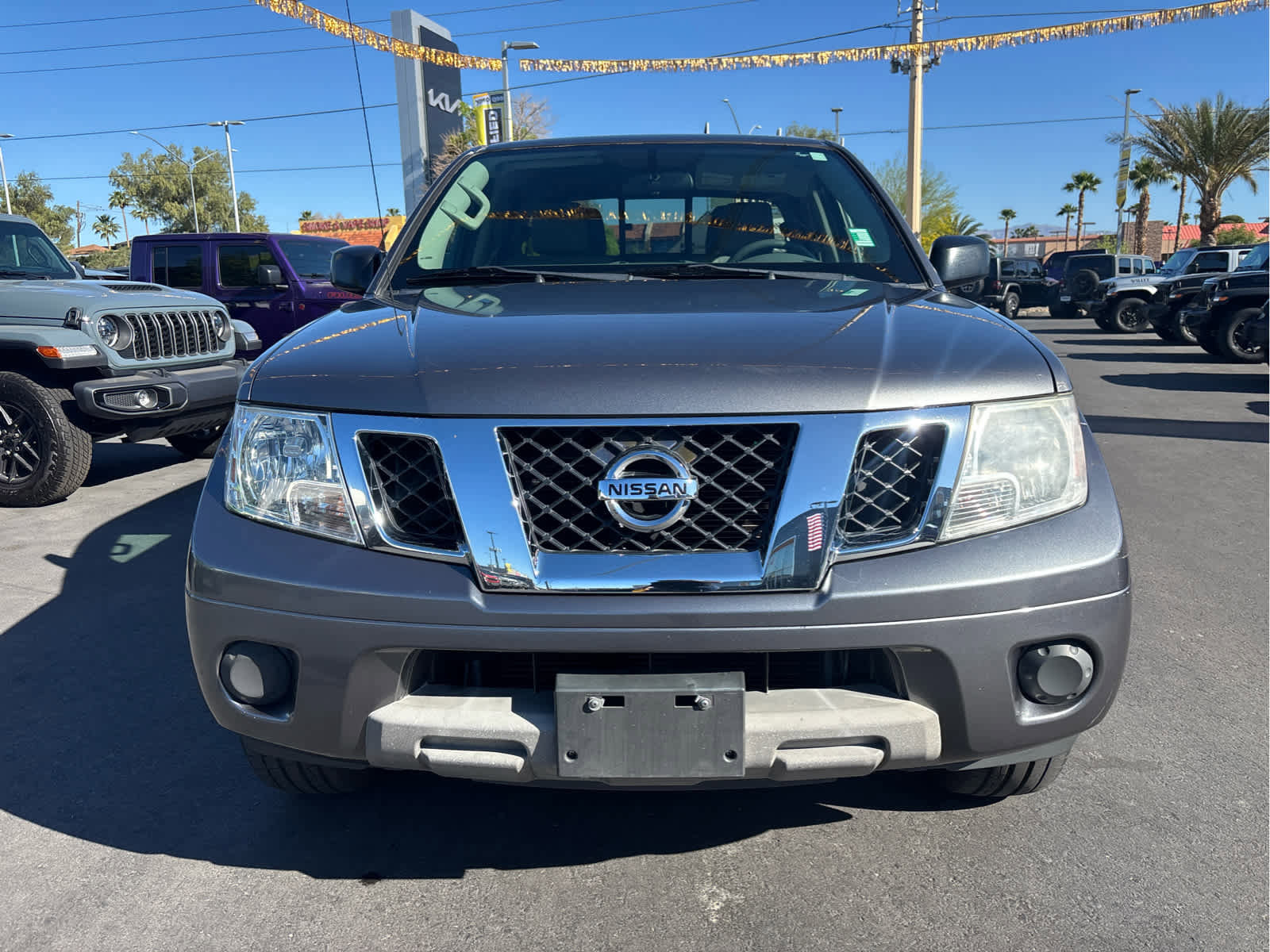 Used 2019 Nissan Frontier SV image 2