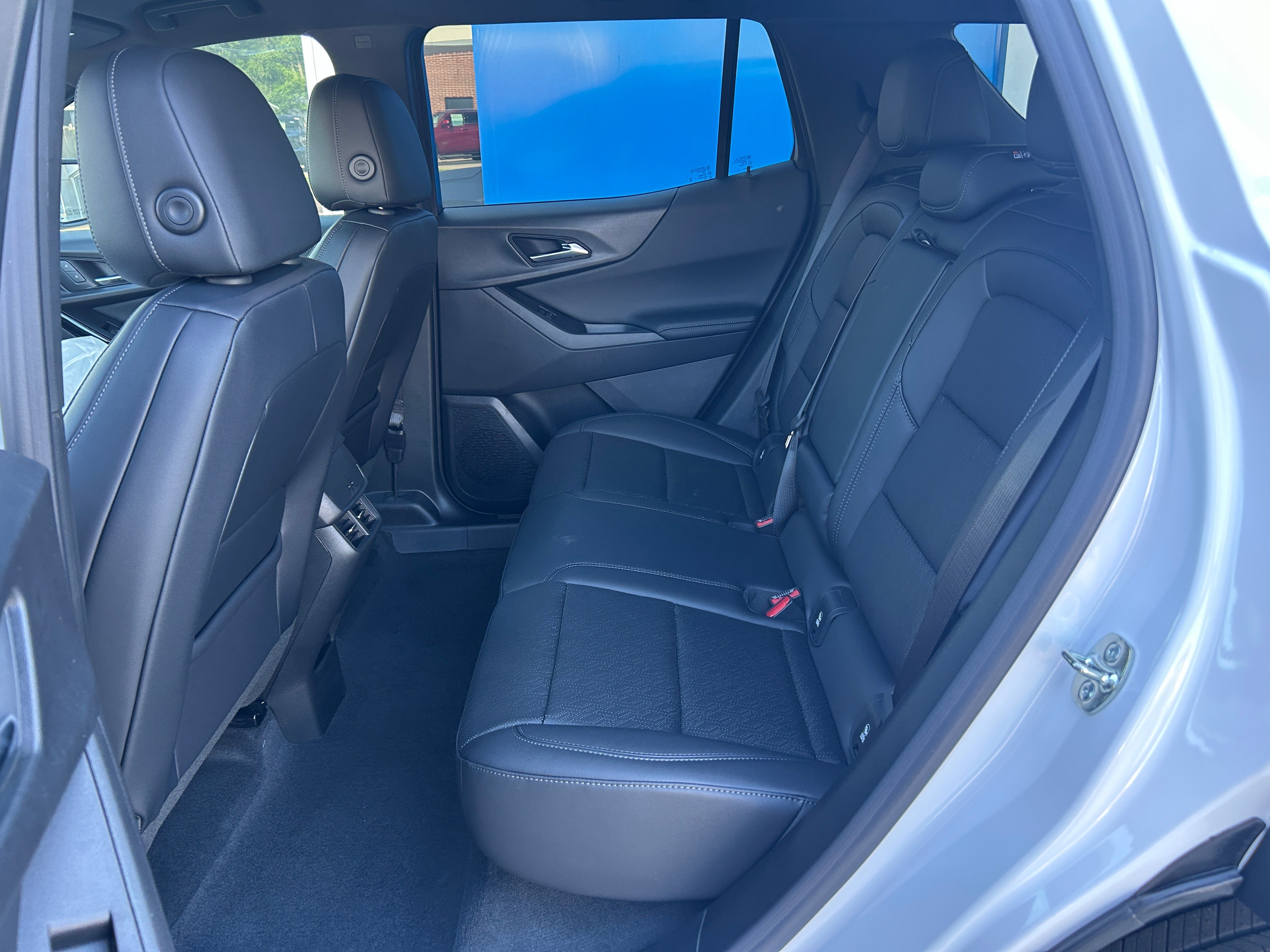 New 2027 Chevrolet Equinox LT w/ Convenience Package II AWD/4WD image 28