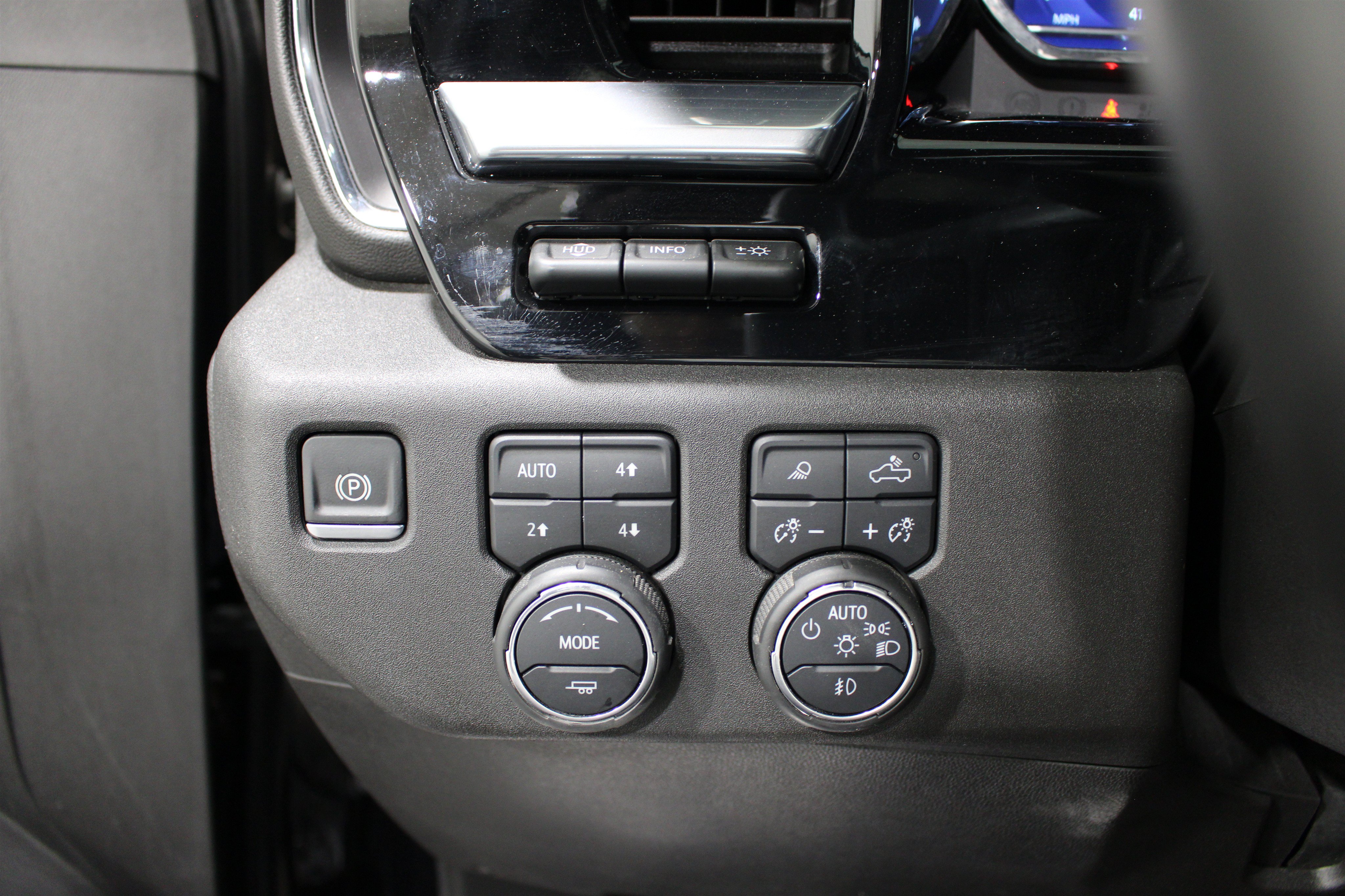 Used 2024 Chevrolet Silverado 2500 High Country w/ High Country Premium Package AWD/4WD image 9