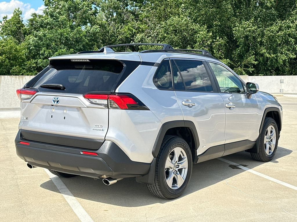 Used 2022 Toyota RAV4 XLE w/ Convenience Package AWD/4WD image 4