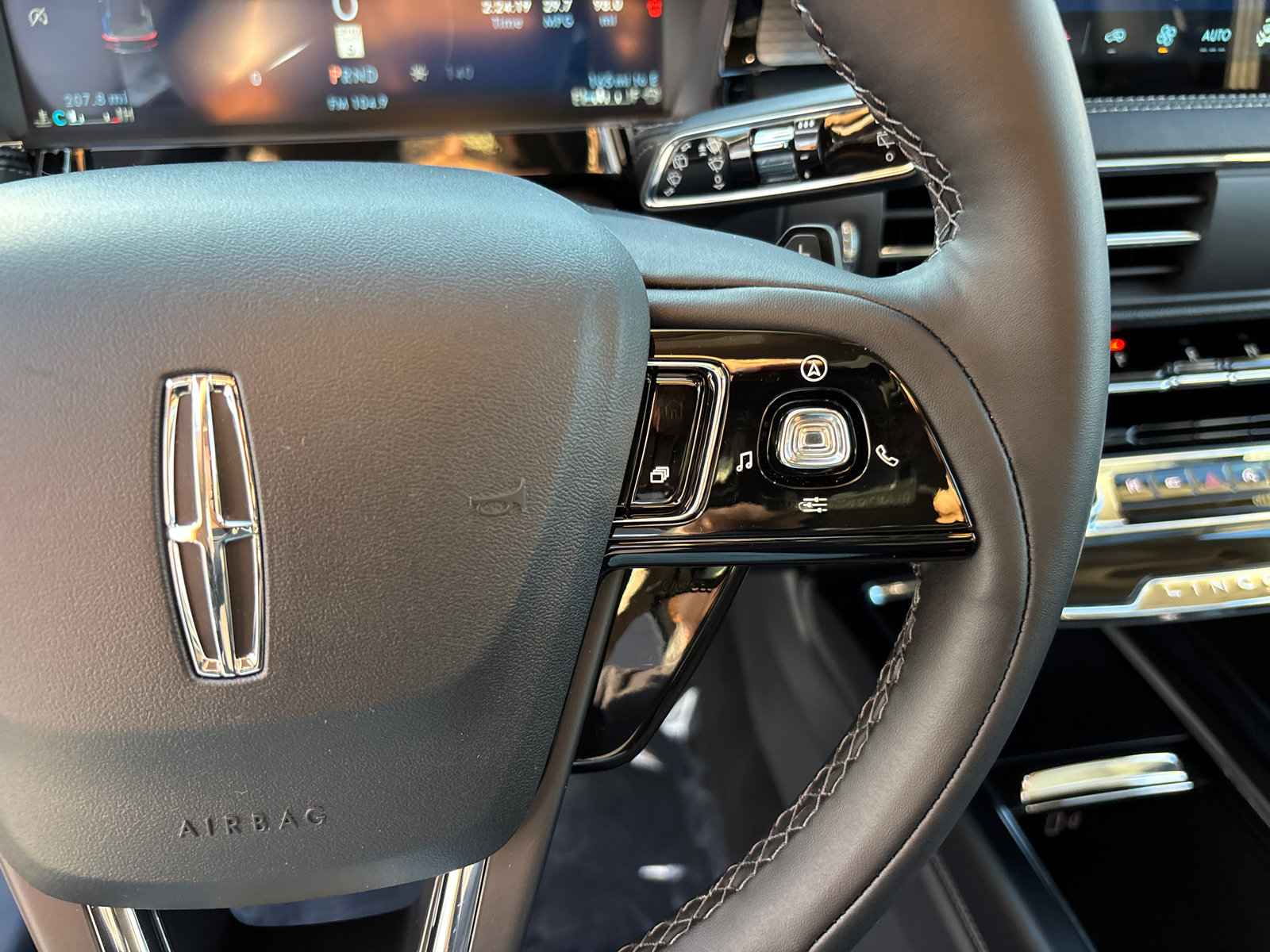 New 2025 Lincoln Corsair AWD image 18