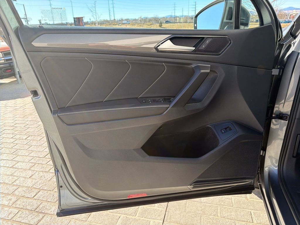 Certified 2022 Volkswagen Tiguan SE w/ Panoramic Sunroof Package image 12