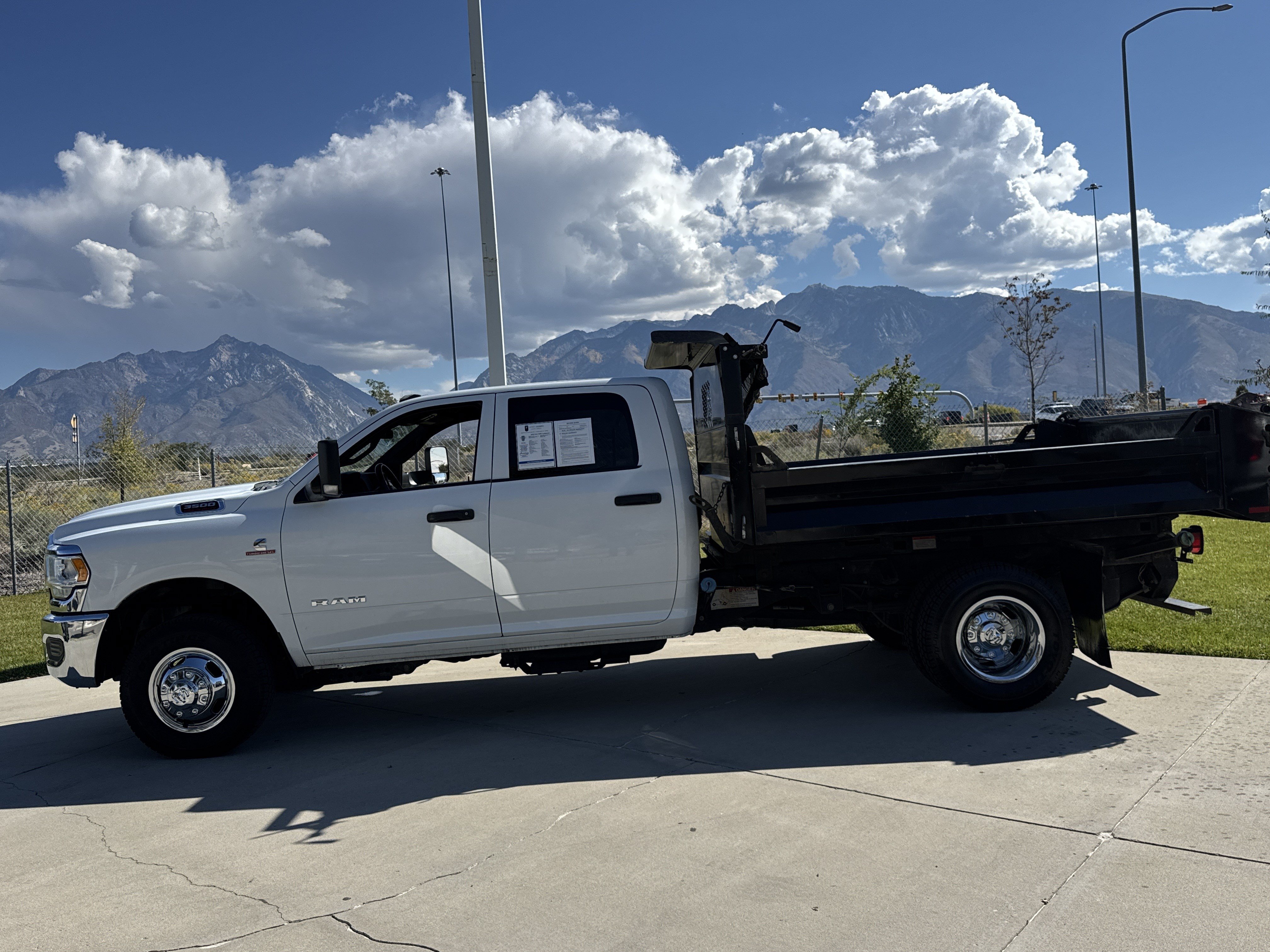 Used 2022 RAM 3500 Tradesman w/ Chrome Appearance Group AWD/4WD image 2