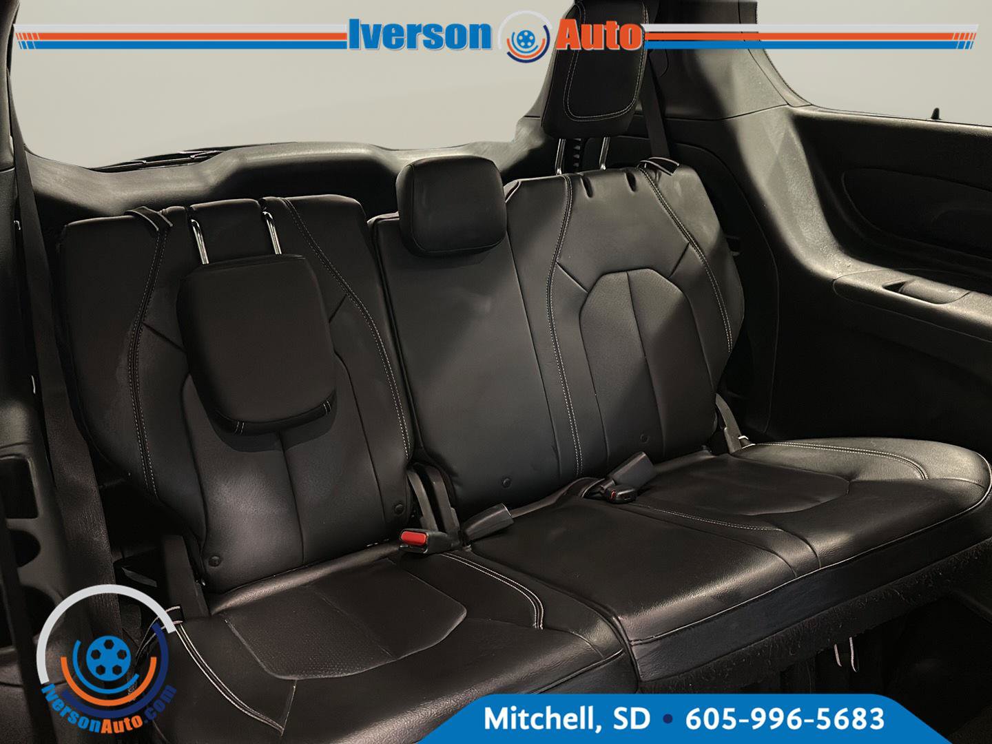 Used 2021 Chrysler Pacifica Touring-L w/ S Appearance Package AWD/4WD image 29
