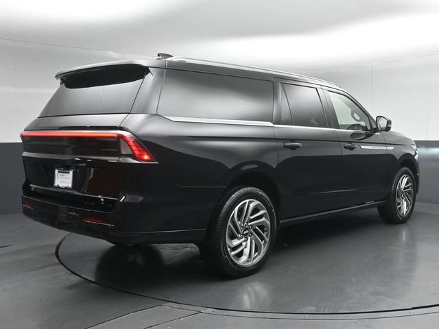 Certified 2025 Lincoln Navigator L Reserve AWD/4WD image 3